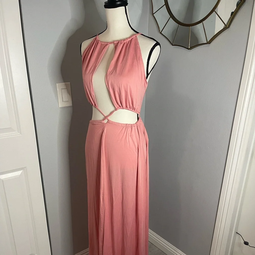 Peekaboo Maxi Dress 🌸 - Picture 2 of 9